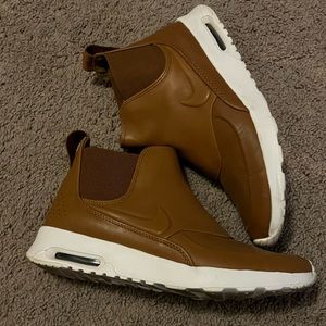 Women’s Nike Thea Mid